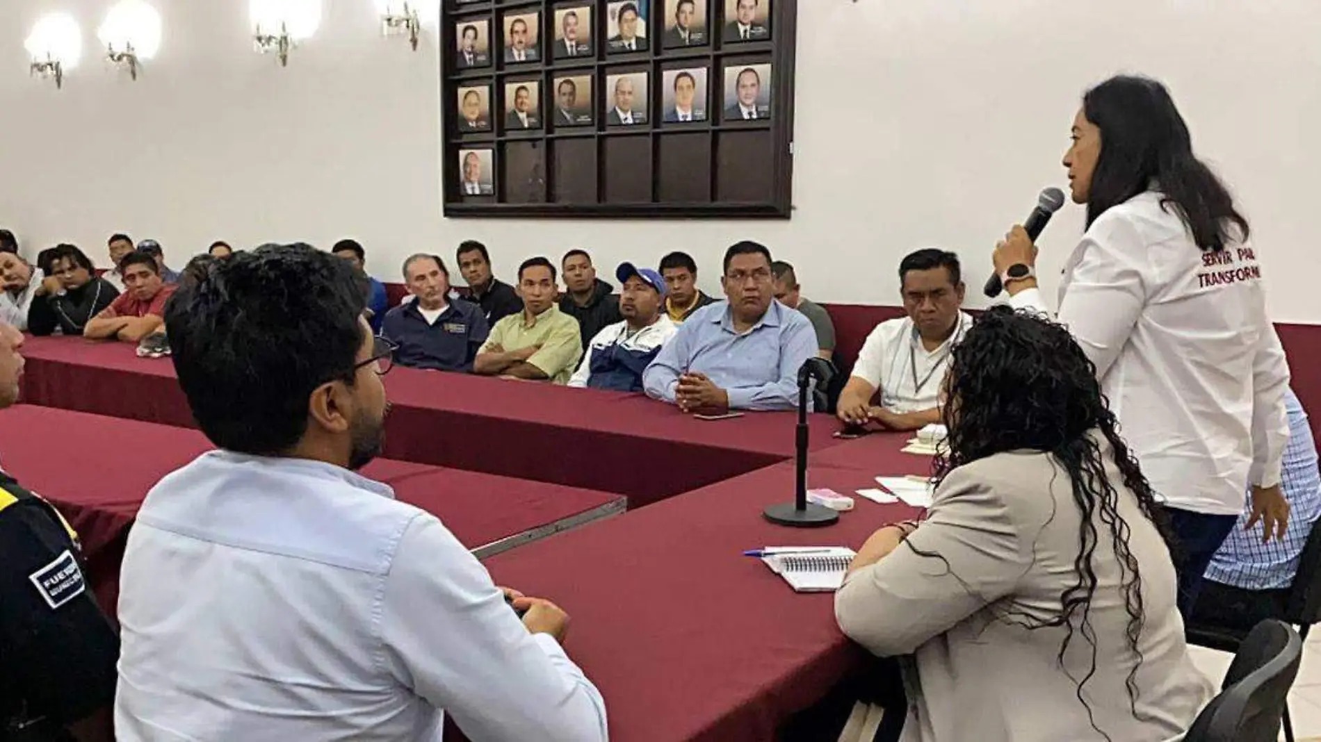 La edil atlixquense, Ariadna Ayala, recibió a integrantes de los diferentes colectivos de transporte público de Atlixco